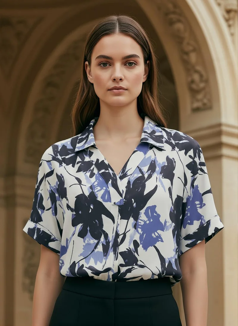 جلو باص بلوزة نسائية بلومز بأكمام طويلة وياقة على شكل حرف  وطبعات زهور وتفاصيل مكشكشة